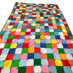 Edredón vintage 46” X 70” hecho a mano con bloques de colores manta tiro - Imagen 1 de 6