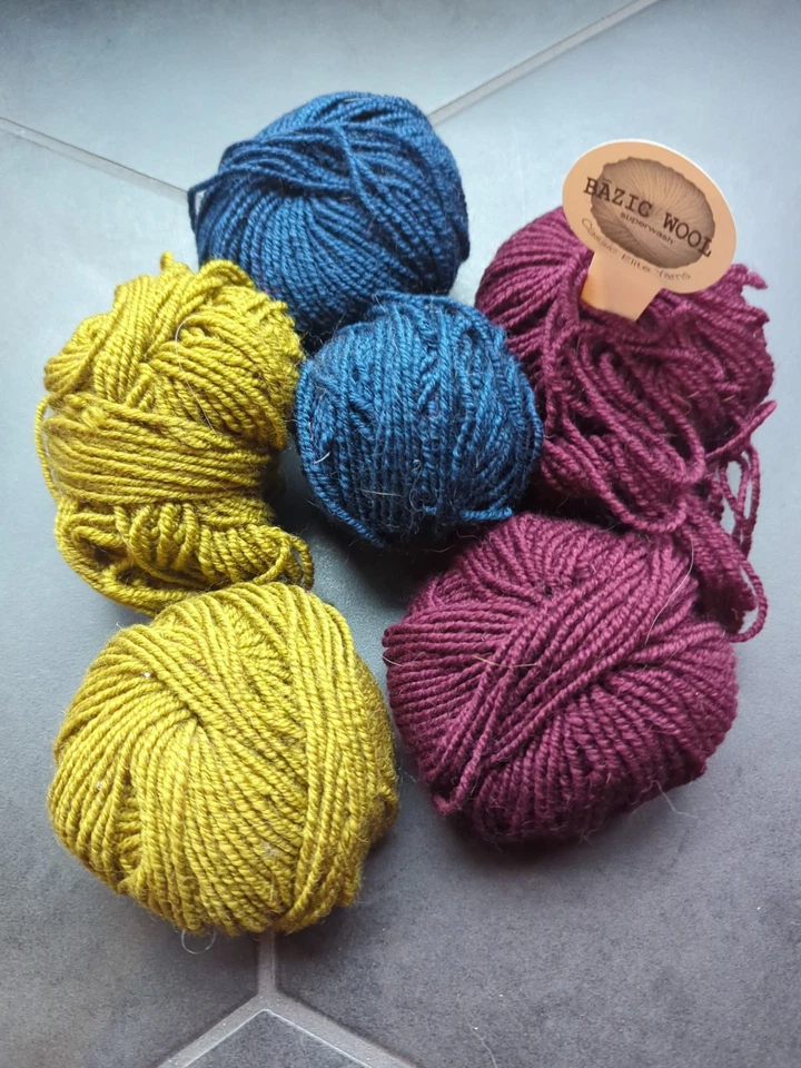 Lot of 5 Full 1 Partial Classic Elite Yarn Bazic Superwash Wool 65 Yds Each Aran - Image 1 of 4