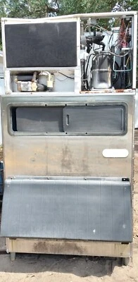 Hoshizaki 1350 Pound Ice Maker Machine w Ice Bin #KM-1300SAH - #2 - Image 1 of 4