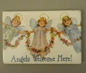 Vintage 1996 Leanin' Tree 2" x 3" Kühlschrankmagnet Schild ENGEL WILLKOMMEN HIER! - Bild 1 von 5