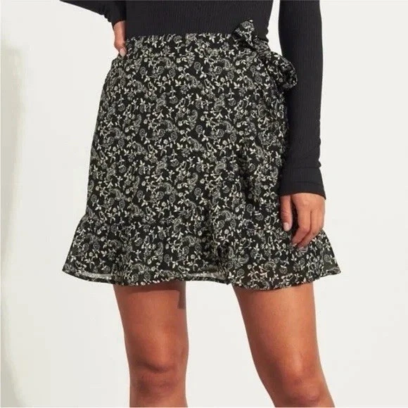 Falda envolvente sintética Hollister floral y cachemira negra mini chifón para mujer - grande Foto 1 de 4