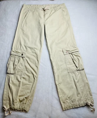 Pantalones cargo modestos de algodón con frente plano tiro bajo caqui para mujer Levi's talla X-grande Foto 1 de 4