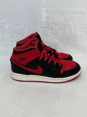 Air Jordan 1 Mid GS Alternate Bred Negro Rojo DQ8423-060 Talla 6Y Foto 1 de 4