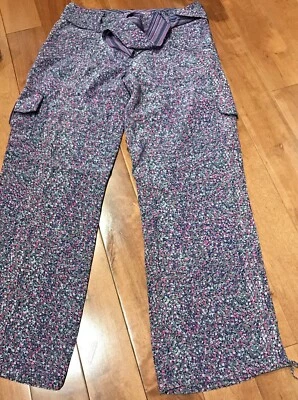 Pantalones capri Guess by Marciano con cordón de seda Foto 1 de 4