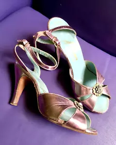 VTG Italy Sandal Shoes Hand Made Pink Metallic Leather 5.5 M DISPLAY - Picture 1 of 12