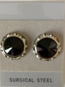 PENDIENTES PERFORADOS JET BLACK van con imanes de número de espectáculo de caballos Cristales Rivoli - Imagen 1 de 1