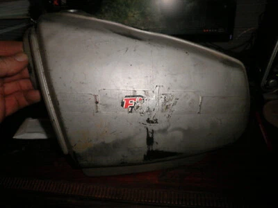 1983 年本田 CB400 T 左侧盖 — 第 1/4 张图片