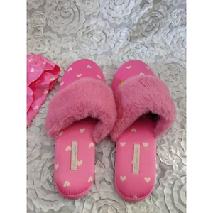 NEW VICTORIA'S SECRET Signature slipper gift set pink hearts - Picture 1 of 3
