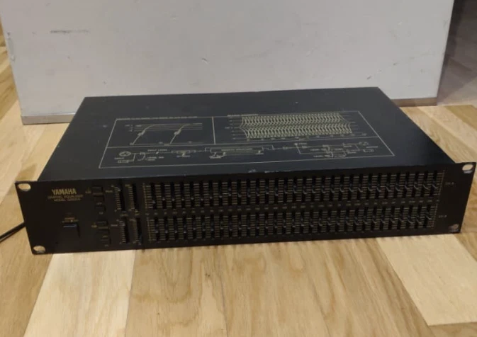 YAMAHA Q2031A GRAPHIC EQUALIZER 2-Channel 31-Band 2U AC100V 50/60Hz 18W - Image 1 of 4
