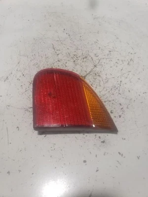 Tapa de luz trasera derecha pasajero montada para 98-02 PRIZM 1041031 Foto 1 de 4