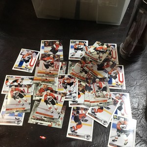 Lot of 30 Philadelphia  Flyers HOCKEY CARDS Upper Deck 1992-93