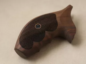 KSD Brand Smith Wesson J Telaio Modelli Rotondi Butt Compatibili Impugnatura in Noce Diamante - Foto 1 di 3