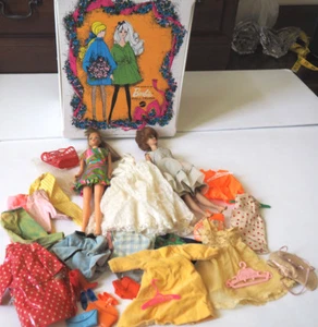 1968 baúl de muñeca Barbie y ropa vintage y 2 muñecas Barbie vintage - Imagen 1 de 12