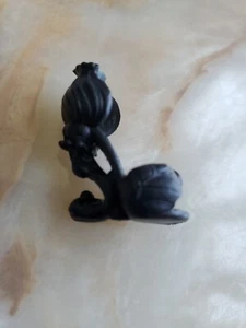 Mattel Monster Bambola Alta Amanita Nightshade Gloom and Bloom scarpa destra - Nero - Foto 1 di 6