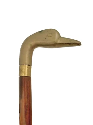 Diseño de mango de pato en bastón vintage con forma de metal en bastón de madera Foto 1 de 4