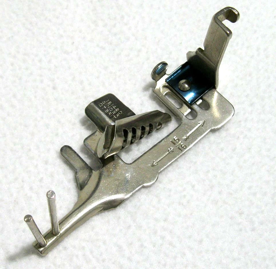 C3 Vintage SINGER Sewing Machine Slant Shank Multi-binder 161420