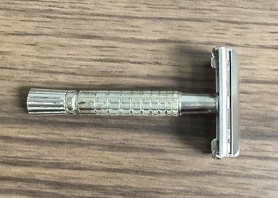 Vintage Antique Gillette Twist Stainless Steel Shaving Razor-MINT CONDITION - Image 1 of 4