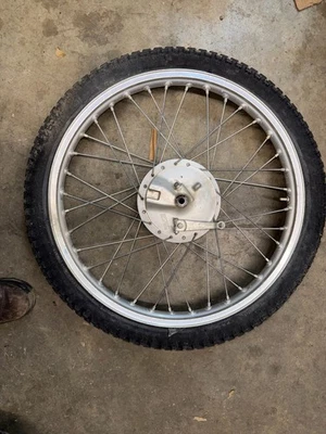 Rueda delantera 76 suzuki ts-185, 54110-28001 Foto 1 de 4