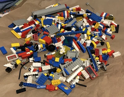 True Vintage LEGO 70s-80s Lot CLASSIC SPACE TECHNIC BASIC 2 lb specialty pcs - Image 1 of 4