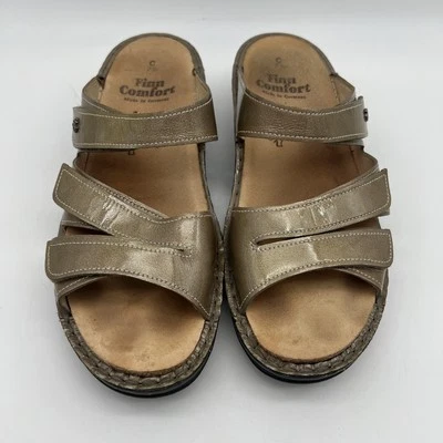 Sandálias de couro Finn Comfort Shoes femininas tamanho 7,5 bege dourado corrediça Alemanha - Imagem 1 de 4
