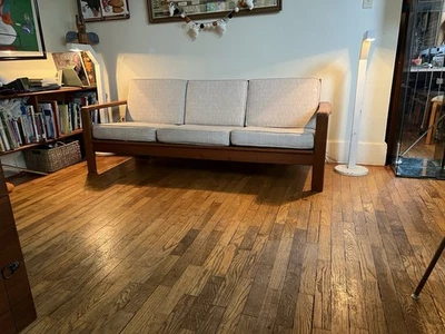 Sofá MCM moderno de mediados de siglo de teca y tweed sofá de 3 plazas Bramin Mobler Foto 1 de 4