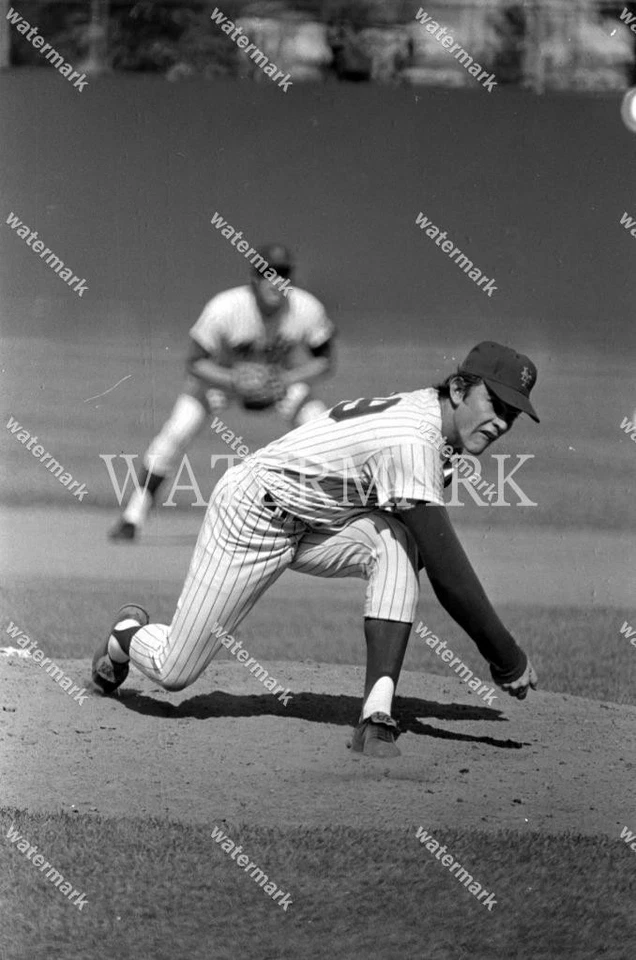 EX22 Tom Seaver NY Mets 8x10 11x14 16x20 Photo - Image 1 of 1