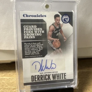 2017-18 Panini Chronicles - Autographs Derrick White #CA-DWT /99 (AU, RC) - Picture 1 of 3