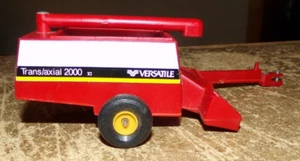 1/64 1st. edition versatile trans/axial 2000 combine in nice shape used - Picture 1 of 6