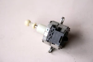 BMW 3 E92 LCI Xenon Headlight Level Range Regulating Adjustment Motor 1307220039 - Picture 1 of 6