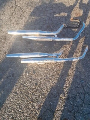 Tubos de escape de stock para un Suzuki VZ 800 Marauder 1997 a 1998 - SOLO EFECTIVO y P/U Foto 1 de 4
