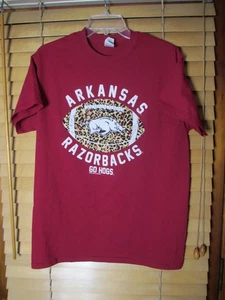 University of Arkansas Razorbacks Football Gilden Herren T-Shirt M rot "Go Hogs" - Bild 1 von 5