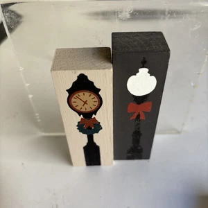 2 The Cat’s Meow Village Christmas On One Side Plain   Other Street Poles Used 2 - Picture 1 of 9