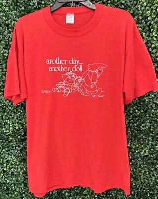 Camiseta De Colección Años 80 Muñecas Theriaults OTRO DÍA OTRA MUÑECA Puntada Única Talla XL Foto 1 de 4