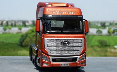 Camión tractor HYUNDAI Xcient P540 escala 1/24 naranja diecast colección de coches Foto 1 de 4