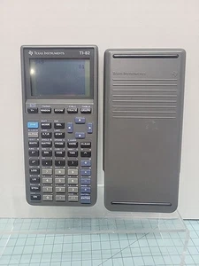 Texas Instruments TI-82 graphischer Taschenrechner mit Deckel Top gebrauchter Zustand! - Bild 1 von 9