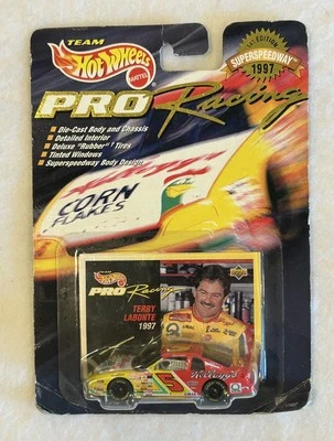Hot Wheels Pro Racing  1997 #5 Terry Labonte Kellogg's Corn Flakes Upper Deck - Image 1 of 4