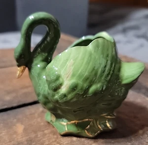 Kleiner anmutiger Vintage grün gold Schwan Keramik Übertopf 1950er Landhaus Oma 4" - Bild 1 von 15