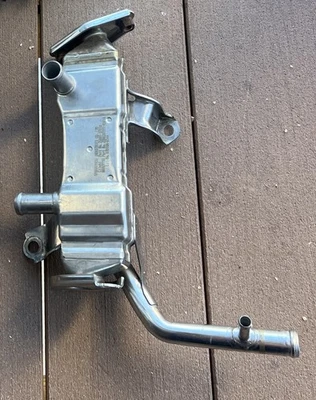 Válvula de escape de gas TOYOTA PRIUS 10 11 12 13 14 15 16 17 - con enfriador OEM limpio Foto 1 de 2