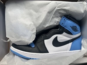 Air Jordan 1 Retro Alto OG ""Puntera sin C"" 2023 - Talla 12 - DZ5485 400 (9048-1) - Imagen 1 de 2