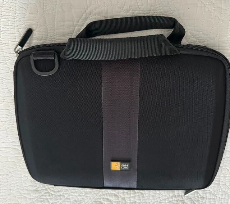Case Logic 11" Laptop Sleeve Black Tablet cover protector Excellent Condition - Image 1 of 1