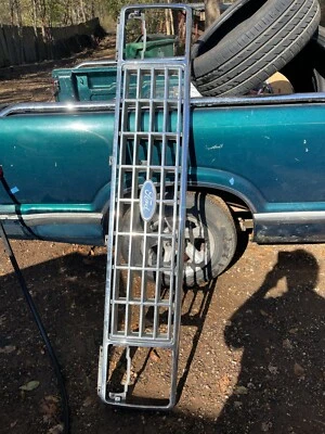 Parrilla autocaravana Ford Econoline 76 Foto 1 de 2