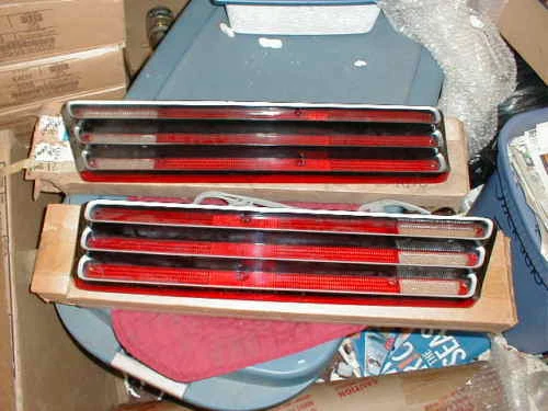 НОВЫЕ ИЗ СТАРЫХ ЗАПАСОВ ЗАДНИЕ ЛИНЗЫ MOPAR 1971 DODGE POLARA СПЕЦИАЛЬНЫЕ НА ЗАКАЗ - Изображение 1 из 1