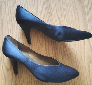 YSL Yves Saint Laurent Black Satin Pump Heel Shoes Vintage Size 6.5 M - Picture 1 of 3