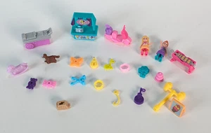 Mattel Polly Pocket lotto di 23 accessori include 2 bambole Polly Pocket - Foto 1 di 14