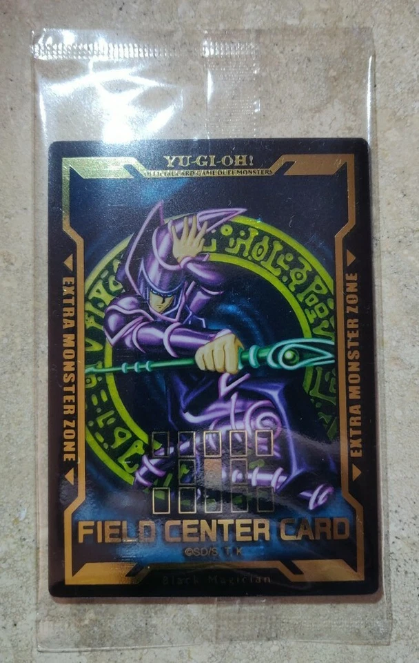 YuGiOh! Card "Dark Magician" - FIELD CENTER CARD  - SEALED PLASTIC MINT - Image 1 of 3