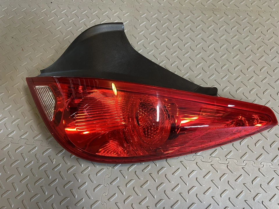 Pontiac G6 2006-2009 trasero pasajero derecho parada giro luz trasera cupé OEM 15942813 Foto 1 de 4