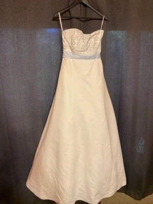 Vestido de novia imperio sin tirantes, cuentas con velos cortos y largos y enagua Foto 1 de 4