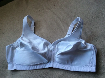 Glamorise 44C White Magic Lift Active Support Soft Cup Bra Style 1005 NWOT - Image 1 of 4