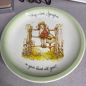 Plato Holly Hobbie Vintage 10" Edición Coleccionista "Keep A Little Springtime... - Imagen 1 de 2