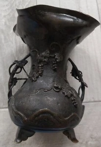 japanische Bronzevase (ein Fuß fehlt), Höhe 15 cm - Bild 1 von 4